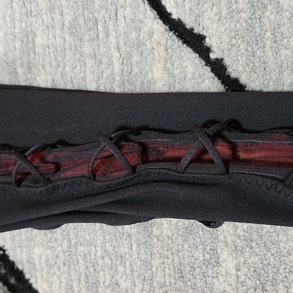 VICTORIA SECRET 2020 BLACK MESH CRISS-CROSS HIGH-WAISTED LEGGINGS - Picture 3 of 15